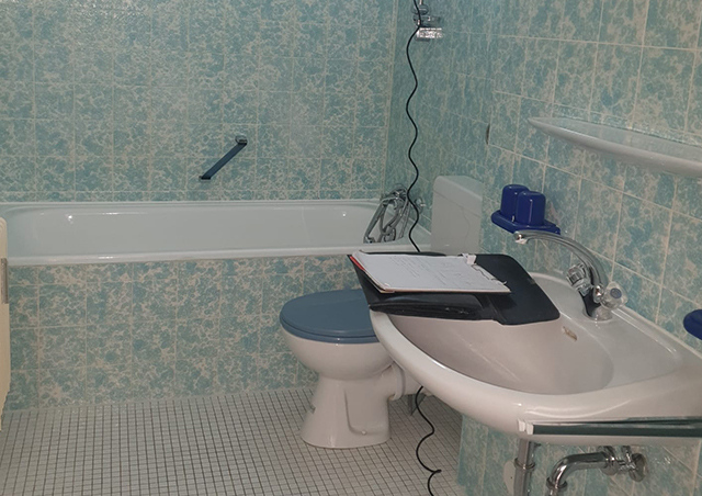 Badezimmer vor der Sanierung